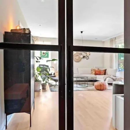 Stor Med 4 Soverom,stor Terrasse Og Hage 아파트 *