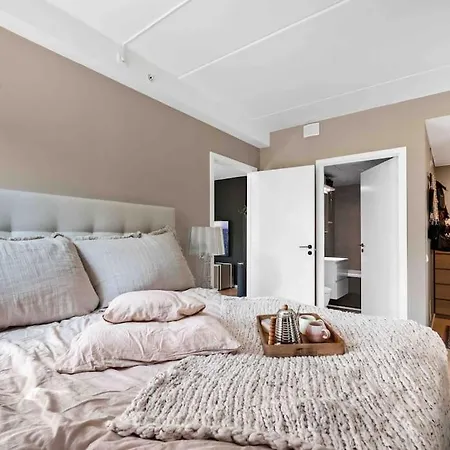 Stor Med 4 Soverom,stor Terrasse Og Hage 아파트