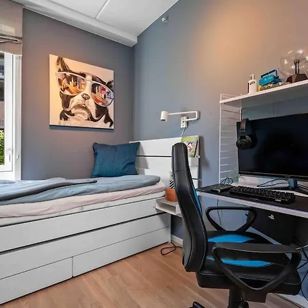 아파트 Stor Med 4 Soverom,stor Terrasse Og Hage