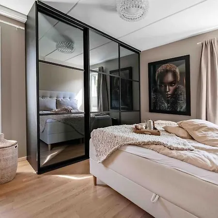 Stor Med 4 Soverom,stor Terrasse Og Hage 아파트 포르네부