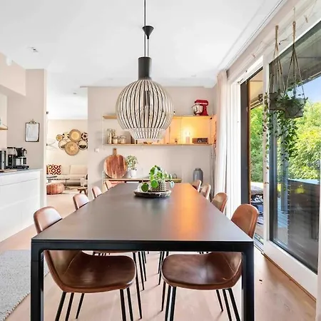 Stor Med 4 Soverom,stor Terrasse Og Hage Apartmán *